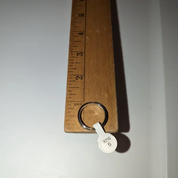 Fashion sparkly ring/band - Picture 8 of 10